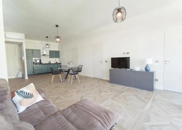 Loggia 27 Three-room Апартаменты *