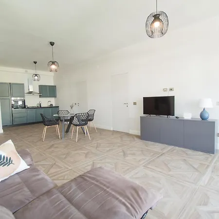Loggia 27 Three-room Apartment *