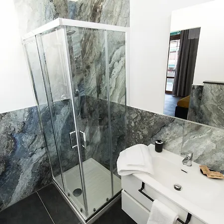 Loggia 27 Three-room Apartamento